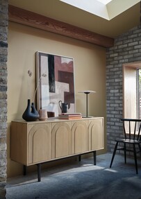https://az.prshots.es/contents/archives/194/254/images/thumb350x287_auto/furniture_village_furniture-village-ercol-ravello-sideboard-1095_e6344_thumb.jpg