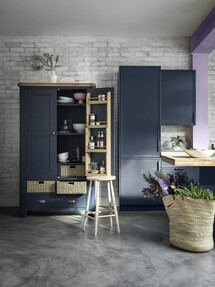 https://az.prshots.es/contents/archives/194/254/images/thumb350x287_auto/furniture_village_furniturevillage-hewittlarderunit1495ercolheri_8f2a8_thumb.jpg