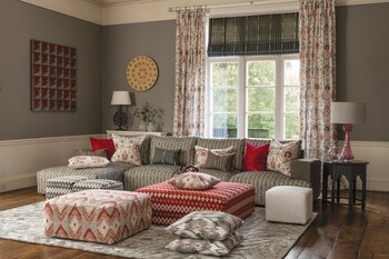 https://az.prshots.es/contents/archives/1979/1012/images/thumb350x287_auto/designers_guild_ss22-william-yeoward-_r2a5314_thumb.jpg