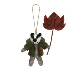 50082521 £9.50 Autumn Badger with Leaf Felt Dec