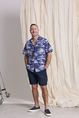 SHORT SLEEVE SUMMER PRINT SOFT TOUCH SHIRT £26 & SIGNATURE STRETCH CARGO SHORTS DARK FOREST £35