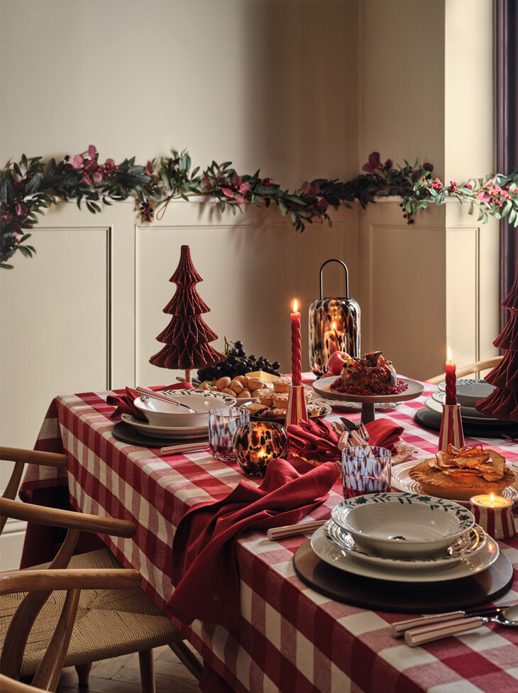 marks spencer-m s hme xmas oct nov 24 cc table 767 hero candle uc385902-ref1932998