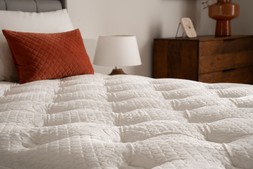Evernight Natural Silk Elegance 4'6' Mattress Double RRP €2,099 Now €1,199