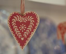 18 Folk Art Christmas Decorations