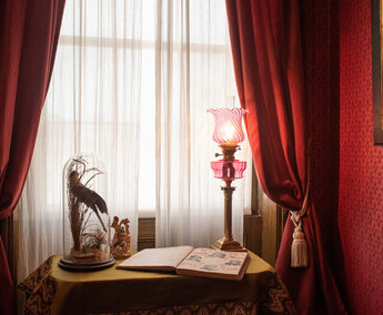 https://az.prshots.es/contents/archives/2628/1246/images/cropThumb/CRI_671f6eca051a6fritz_fryer_holst-museum-visit-fritz-fryer-lighting-46_thumb.jpg