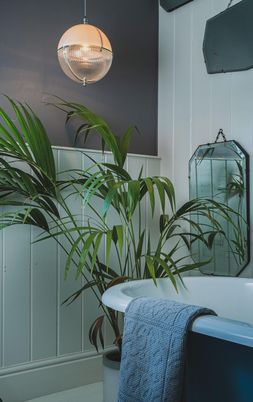 IP44 BATHROOM PENDANT LIGHT GRAFTON GLOBE
