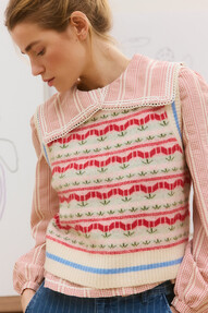 https://az.prshots.es/contents/archives/329/362/images/thumb350x287_auto/oliver-bonas_cream-red-tulip-knitted-tank-top-gbp60_1_4eae8_thumb.jpg