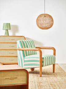 https://az.prshots.es/contents/archives/329/362/images/thumb350x287_auto/oliver-bonas_pablo-green-striped-armchairgbp545_thumb.jpg