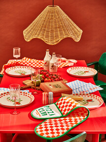 https://az.prshots.es/contents/archives/329/362/images/thumb350x287_auto/oliver_bonas_pizza-club-chilli-oil-bottle_15_1_b8b26_thumb.jpg