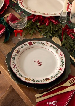 0601 2072750 B&M AW26 Timeless Tradition Dining Cameo01 Crop