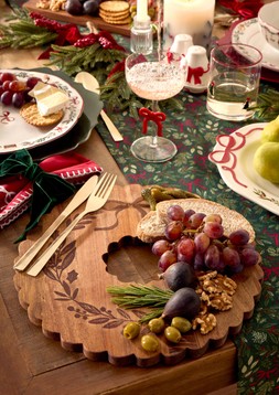 0601 2072750 B&M AW26 Timeless Tradition Dining Cameo07 Crop