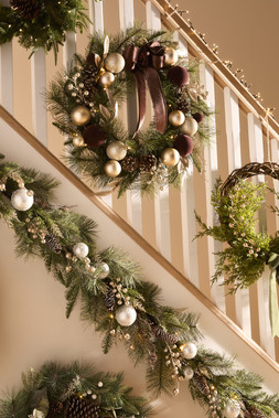 0805 2072750 B&M AW26 WREATHS AND GARLANDS