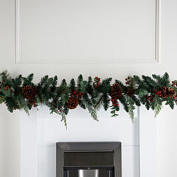 180CM GARLAND WITH RED BERRIES (UN LIT) £20 (425454)