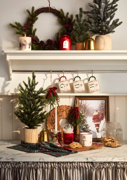 B&M AW26 Timeless Kitchen Christmas Traditon Mugs Alpha Bet Main01
