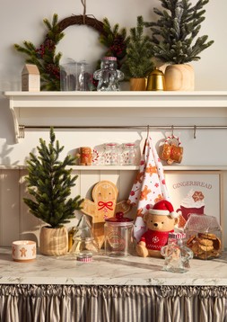 B&M AW26 Timeless Kitchen Christmas Traditon Mugs Alpha Bet Main03