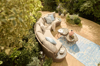 https://az.prshots.es/contents/archives/3552/1530/images/thumb350x287_auto/dobbies-garden-centres_alps-curved-sofa-gbp1599-portofino-wine-g_9494c_thumb.jpg