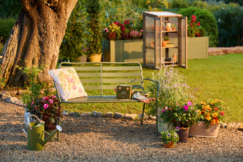 https://az.prshots.es/contents/archives/3552/1530/images/thumb350x287_auto/dobbies-garden-centres_esme-bench-gbp79_thumb.jpg