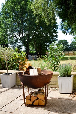 OUTDOOR CAST IRON FIRE PIT ON STAND IN RUST IRON &pound;239.99