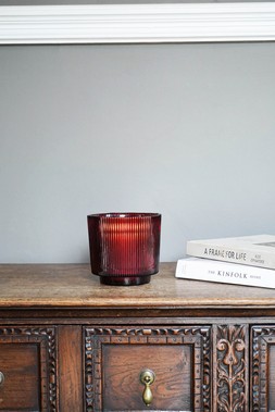 BURGUNDY RIBBED GLASS HOLDER H10.5CM W10.5CM