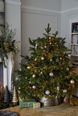 Bronze Cut Out Mistletoe Tree Skirt &pound;64.99