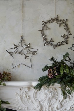 Galvanised Star Misletoe Wreath &pound;29.99