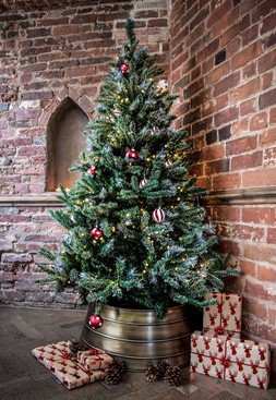 Metal Christmas Tree Skirt Gold &pound;54.99 3