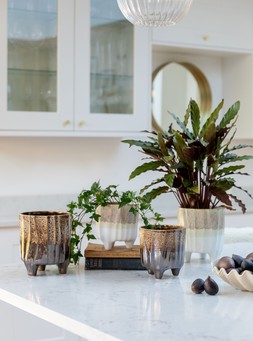 NEVE NEUTRAL 3 LEG PLANTER H19CM D17CM £29.99, NEVE NEUTRAL 3 LEG PLANTER H15CM D14CM £19.99, NEVE DARK 3 LEG PLANTER H19CM D17CM £29.99, NEVE DARK 3 LEG PLANTER H15CM D14CM £19.99