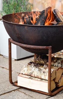 OUTDOOR CAST IRON FIRE PIT ON STAND IN RUST IRON H45CM W56CM &pound;239.99