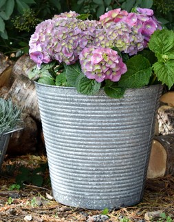 RIBBED GALVANISED PLANTER 32CM &pound;29.99
