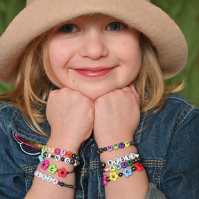 https://az.prshots.es/contents/archives/3746/1580/images/thumb350x287_auto/hobbycraft-hobbycraft-how-to-make-personalised-friendship-bracel_33785_thumb.jpg