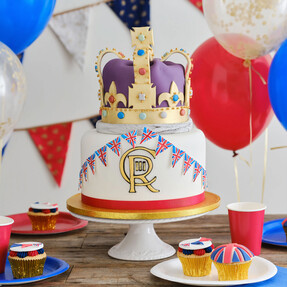 https://az.prshots.es/contents/archives/3746/1580/images/thumb350x287_auto/hobbycraft_how-to-make-a-coronation-cake-project_thumb.jpg
