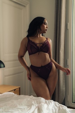 Laced Up Merlot Bra £42 €66 CAD $92 AUS $96.95, Thong £21 €34 CAD $39 AUS $42.95 6