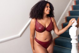 LUSH OXBLOOD FULL PLUNGE BRA £34 €51 & THONG £15 €23