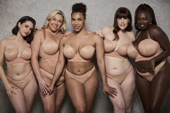 https://az.prshots.es/contents/archives/3795/1587/images/thumb350x287_auto/curvy_kate_group-room-set_057_thumb.jpg