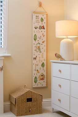 Hinch Farm Height Chart & Barn Basket