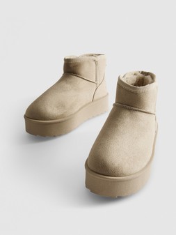PRIMARK OLDER GIRLS PLATFORM SNUG BOOT, $17 RON65 HUF4800 PLN55 CZK340 €(NE)14 €13 £10 (2)