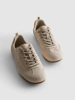 PRIMARK OLDER GIRLY SLIM FASHION TRAINER, $18 RON70 HUF5200 PLN60 CZK365 €(NE)15 €14 £12 (2)
