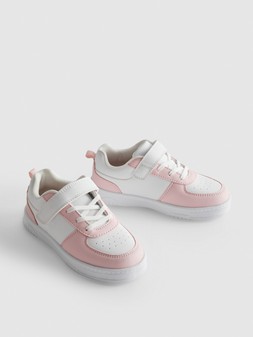 PRIMARK YOUNG GIRLS PU WHITE LOWTOP, $16 RON55 HUF4200 PLN50 CZK300 €(NE,SLO,SVK)13 €12 £10 (3)
