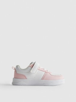 PRIMARK YOUNG GIRLS PU WHITE LOWTOP, $16 RON60 HUF4400 PLN50 CZK310 €(NE)13 €12 £10 (1)