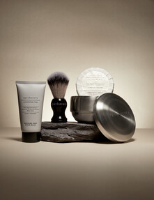 https://az.prshots.es/contents/archives/98/201/images/thumb350x287_auto/marks_amp_spencer_grooming-gift-set-shot_thumb.jpg