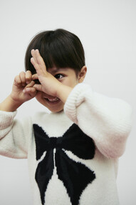 https://az.prshots.es/contents/archives/98/201/images/thumb350x287_auto/marks_amp_spencer_ms-bow-jumper-2-8-yrs-18_thumb.jpg