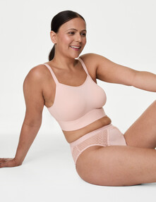 https://az.prshots.es/contents/archives/98/201/images/thumb350x287_auto/marks_amp_spencer_ms-non-wired-post-surgery-cami-bra-a-h-18-pin__d1fd0_thumb.jpg