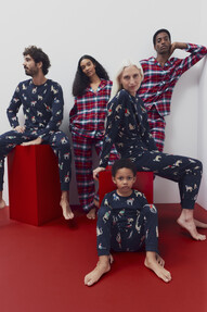 https://az.prshots.es/contents/archives/98/201/images/thumb350x287_auto/marks_amp_spencer_ms-xmas-matching-pyjamas-2024-2_thumb.jpg